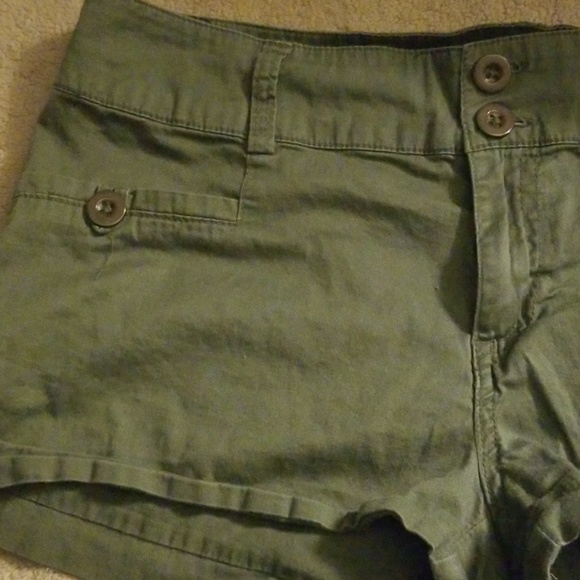 Shorts - Picture 2 of 4